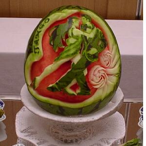 watermelon sculpture: Orquesta de tango.
