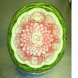 watermelon sculpture: Flower decoration.