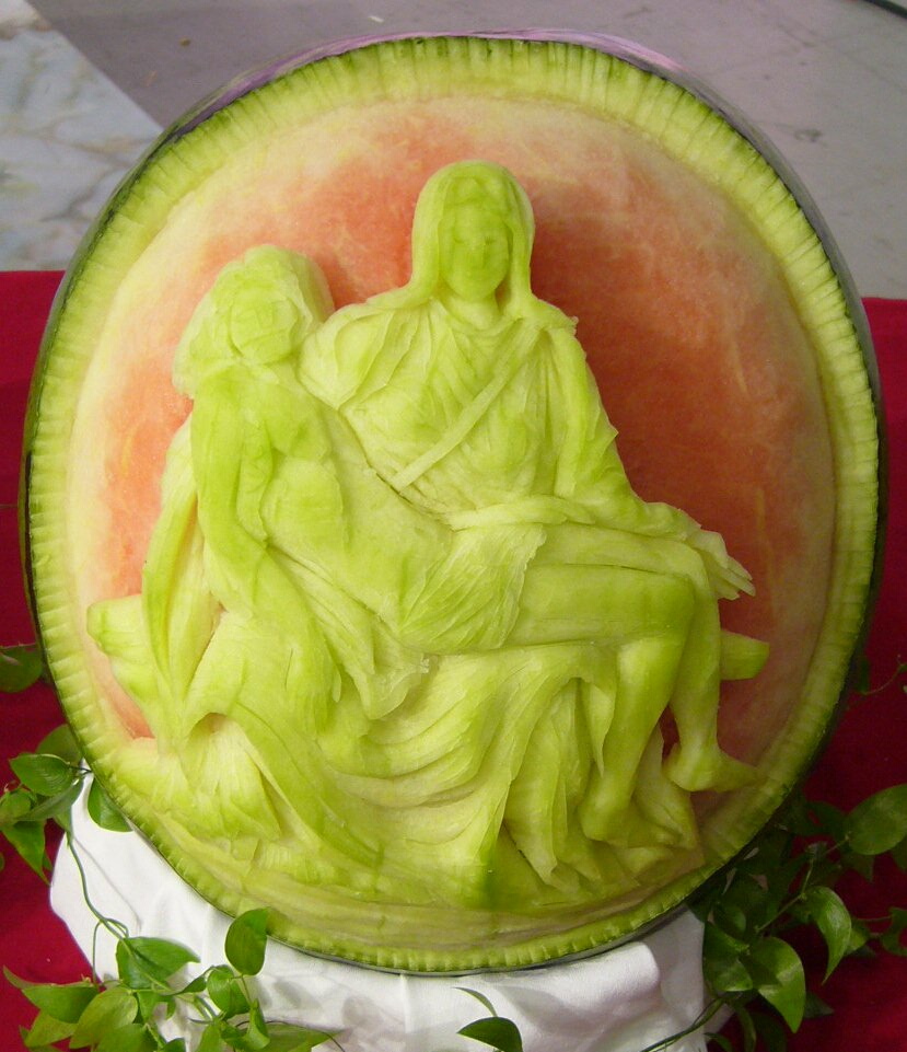 Watermelon Carving: Pieta. (Michelangelo) 
